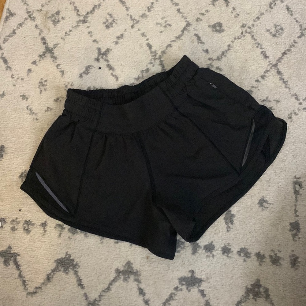 Gently used Lululemon hotty hot shorts size 2 with a 2.5 inseam